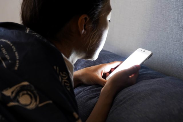 ブルーライトを発する機械とは